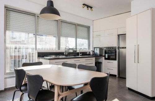 Tel Aviv Apartment | Best Location 3BR Specious Apartment By Vacay