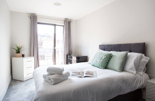 Belfast Central District Condo | Best Location 5* Luxury Living City Centre Parking