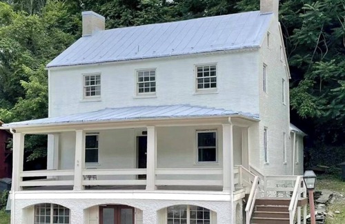 Harpers Ferry Apartment | Best location! Baltimore Suite @ historic 1799 Inn