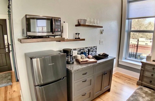 Eureka Springs Historic District Apartment | Best Location Downtown + Parking + Amazing Shower