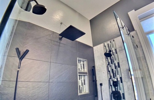 Eureka Springs Historic District Apartment | Best Location Downtown + Parking + Amazing Shower