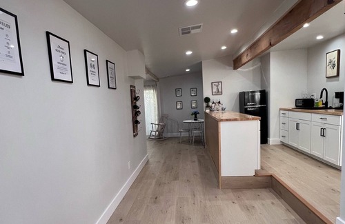 Murphys House | BEST LOCATION! Entire downtown cottage home