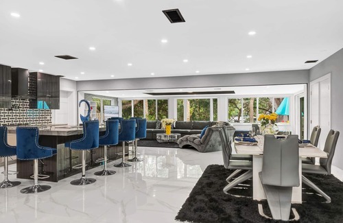 Deerfield Beach Villa | BEST LOCATION, Few min walk, Bike to Deerfield Beach and Pier. one acre property