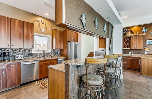 Villa Primera House | Best Location! Gulf Front! Closest Block to Restaurants. 6/6