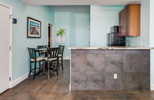 Villa Primera House | Best Location! Gulf Front! Closest Block to Restaurants. 6/6