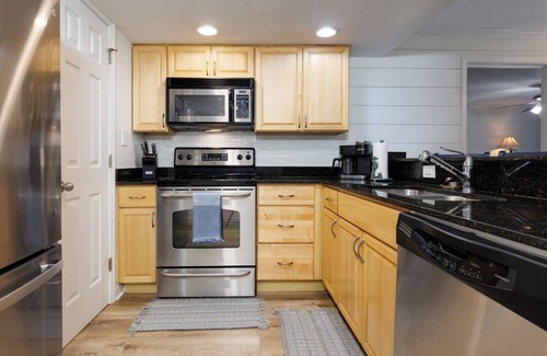 Biloxi Condo | Best location in Biloxi… Short walk to the beach, casino, dining, and coliseum!