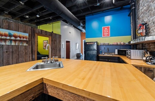 Downtown Nashville Apartment | Best location in Nashville! In the Heart of Broadway!