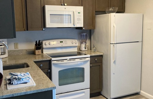 Historic Hill Condo | BEST Location in Newport on Thames St! Newport On Shore Resort - 6/19-6/26/2026