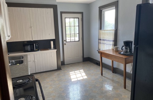 Ellis Historical District Apartment | BEST LOCATION IN SHEBOYGAN! Steps to beach & marina, walk to historic downtown!