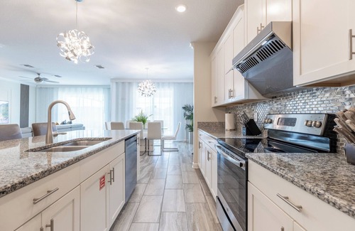 Kissimmee House | Best Location in Storey Lake - Ultimate Lake View Villa - 15 Mins to Disney!