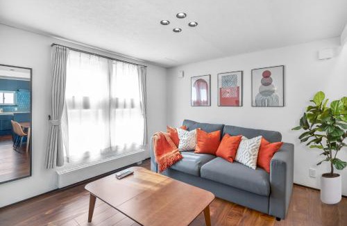 Higashi House | Best Location LUX Home, 2 Blocks to Sbwy, Sleeps 9