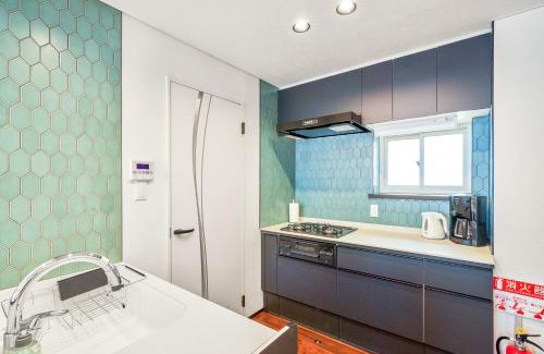 Higashi House | Best Location LUX Home, 2 Blocks to Sbwy, Sleeps 9