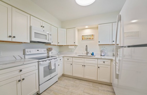 Anna Maria House | BEST LOCATION! NORTH END OF ANNA MARIA, FL STEPS TO BEACH & DINING - LOWER UNIT