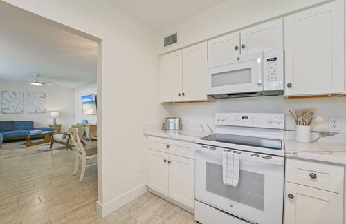 Anna Maria House | BEST LOCATION! NORTH END OF ANNA MARIA, FL STEPS TO BEACH & DINING - LOWER UNIT