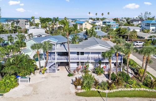 Anna Maria House | BEST LOCATION! NORTH END OF ANNA MARIA, FL STEPS TO BEACH & DINING - UPPER UNIT