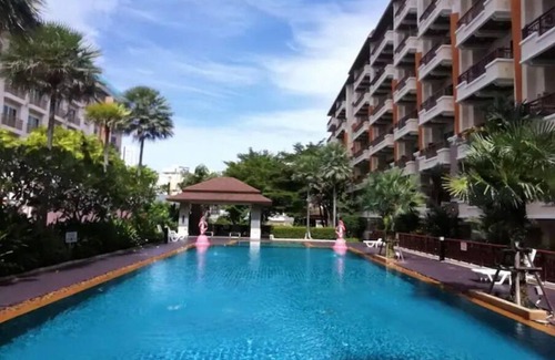 Wichit Apartment | Best Location Patong Near Jungceylon + Pool Access
