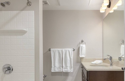 West Yellowstone Condo | BEST LOCATION! Updated Condo with Full Kitchen and Resort Amenities