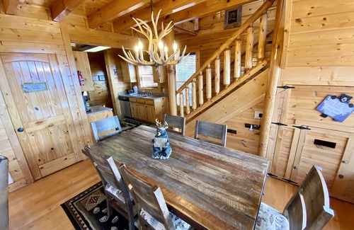 Gatlinburg - Pigeon Forge Cabin | BEST LOG CABIN VIEW AT THE PRESERVE- Hot Tub, Game Room, Loft, Pool/Spa INCLUDED