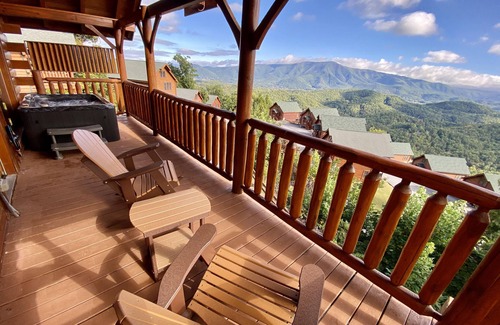 Gatlinburg - Pigeon Forge Cabin | BEST LOG CABIN VIEW AT THE PRESERVE- Hot Tub, Game Room, Loft, Pool/Spa INCLUDED