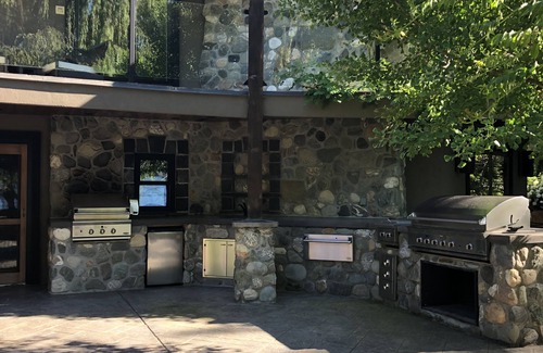 Vernon House | Best lot on the lake