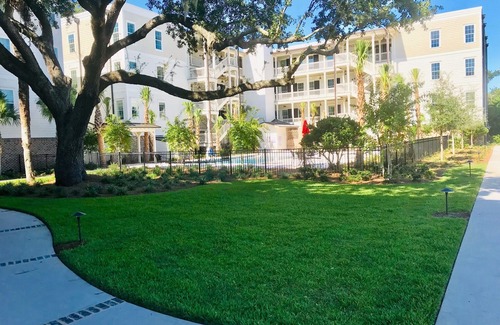 Epworth Acres Condo | Best New Luxury St. Simons FLETC/Vacation Condo-3Br/2Ba/Bikes/2 Pools/Garage