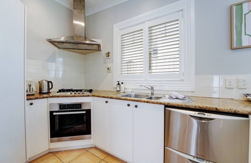 Devonport House | Best of Both Worlds` Gorgeous Villa near Beaches