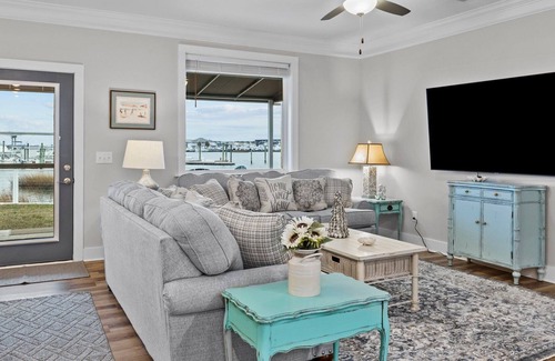 Morehead City House | BEST of BEAUFORT- WATERFRONT BREATHTAKING VIEWS, DOCK, walk to historic downtown