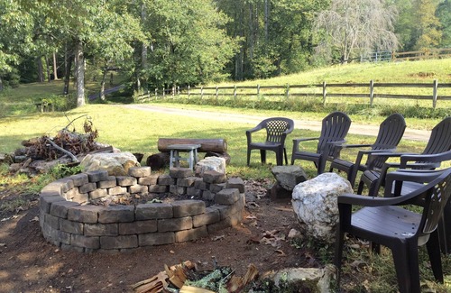Skyland House | Best Of Both! Private Asheville Retreat Near Attractions and Surrounding Areas