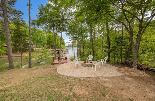 Bracey House | Best of Both Worlds at Lake Gaston
