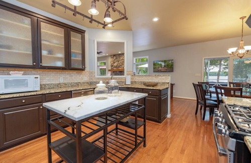 Bracey House | Best of Both Worlds | Expansive Waterviews | Pet-Friendly