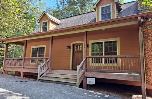 Helen Cabin | Best of both worlds! Feel secluded a mile from downtown in a luxury cabin.