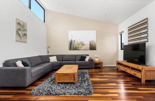 Inverloch House | Best of both Worlds Inverloch
