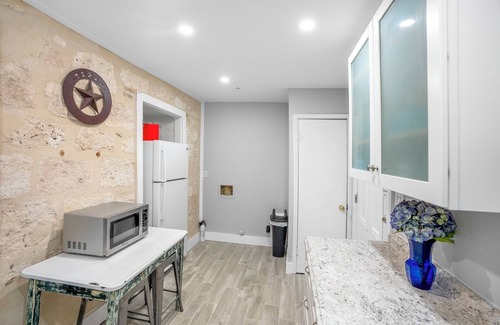 Southtown House | BEST of both worlds.Historic home in the heart of downtown San Antonio!