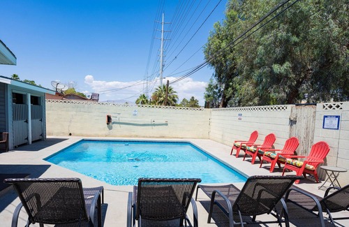 Rancho Oakey House | Best of Las Vegas Getaway | Sparkling Pool