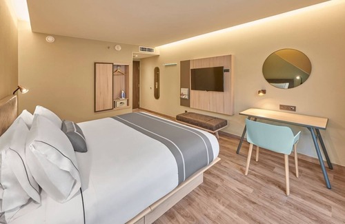 Marina Mazatlan Hotel | Best of Mazatlán Awaits! Rooftop Pool & Relaxation, Free Parking!