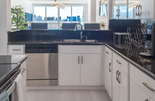 Edgewater Condo | Best of Miami including free yacht cruise