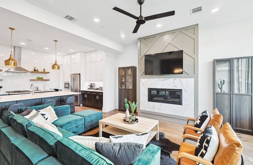 Cedars House | Best of The Cedars - Dallas Views, Rooftop Luxury