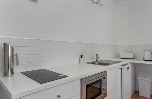 North Hobart House | Best on Letitia Central spacious stylish sleeps 6