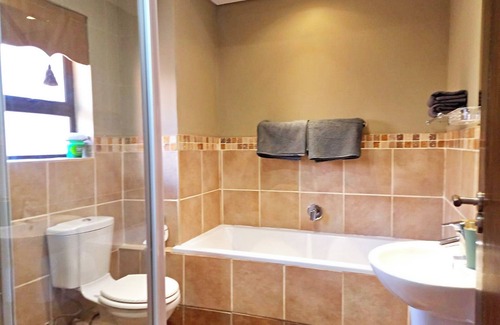 Bloemfontein Apartment | Best overnight with free WiFi Modern and private
