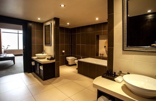 Maseru Hotel | Best Place to Stay in Lesotho! Onsite Pool & Spa! Close to Kingdom of the Sky