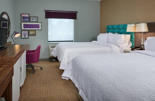 Tigard House | Best Place to Stay in Tigard! Indoor Pool, Free Full Breakfast and Parking