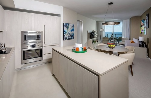 Hollywood South Central Beach Hotel | Best Place to Stay in Florida! 2 Comfortable Units, Kitchen, Pool
