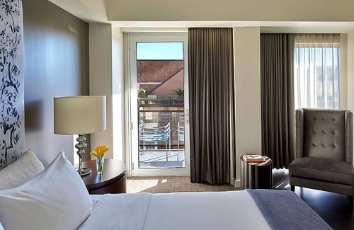 West Plaza Hotel | Best Place to Stay in Kansas City! Pets Allowed, Pool, Near Fountain of Neptune
