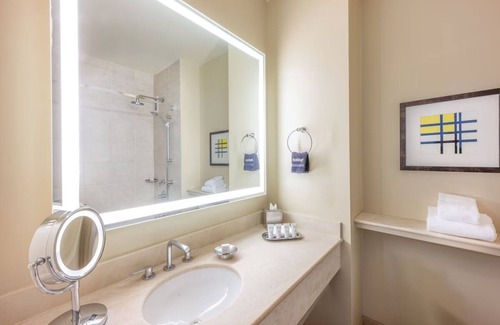 Redwood Shores Hotel | Best Place to Stay in San Francisco! Water View, Pet-friendly Property w/Pool