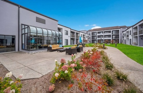 Auburn Hills Hotel | Best Place to Unwind! THREE Modern Units, Pet-friendly, Indoor Swimming Pool!
