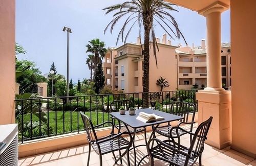 Praia da Luz Hotel | Best Place to Unwind! Free Parking, Full Kitchen, Outdoor and Indoor Pools!