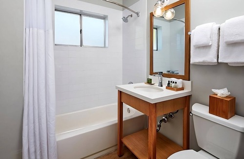 Islamorada Hotel | Best Place to Unwind! 2 Spacious Units, Free Breakfast, Swimming Pool!