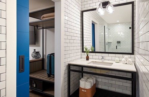 Beach Barber Tract Hotel | Best Place to Unwind! Family Room Near La Jolla's Top Attractions