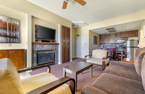 South Lake Tahoe Hotel | Best Place to Stay in California! 2 Comfortable Units, Outdoor Pool, Parking!