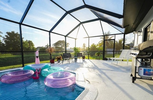 Cutler Bay House | Best Pool House For Families + Games and Services!